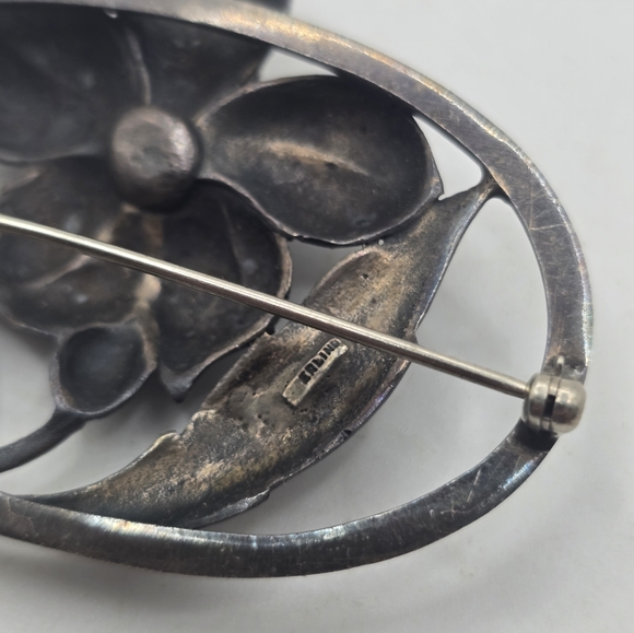 Sterling Silver Floral Brooch With Quartz - Picture 3 of 10